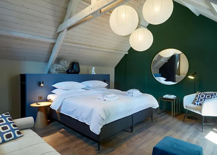 The Guest - Uilenburg